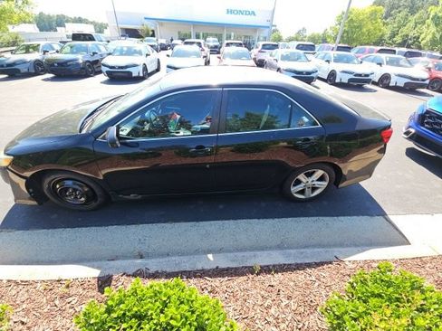 Used 2014 Toyota Camry SE FWD image 1