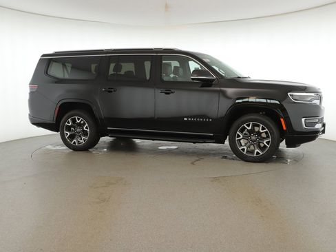 New 2024 Jeep Wagoneer L Series III w/ HD Trailer Tow Package image 29