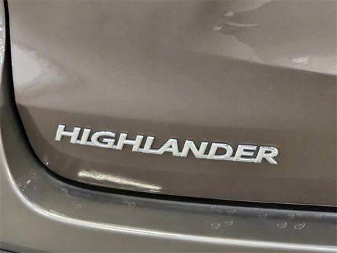 Used 2017 Toyota Highlander Limited image 9