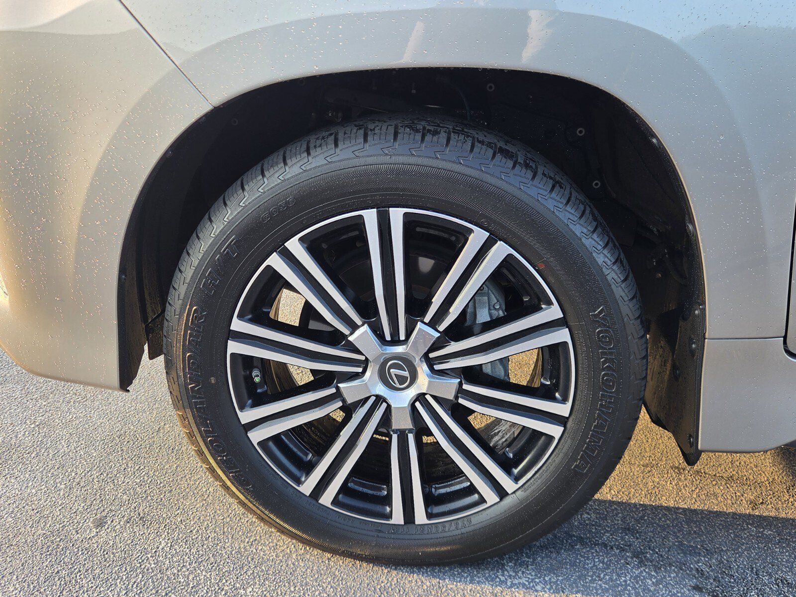 Used 2021 Lexus LX 570 4WD w/ Luxury Package image 10