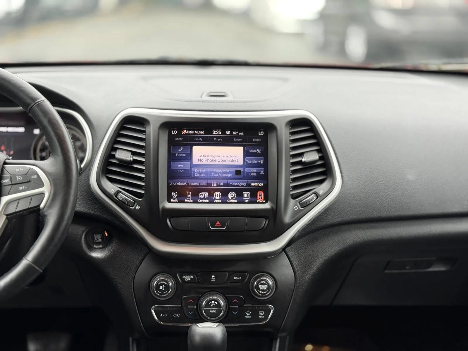 Used 2014 Jeep Cherokee Limited w/ Luxury Group AWD/4WD image 20