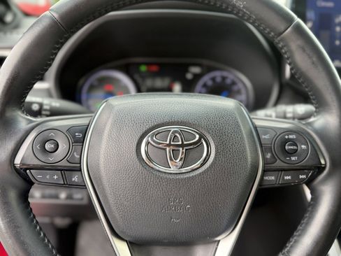 Used 2021 Toyota Venza Limited image 37