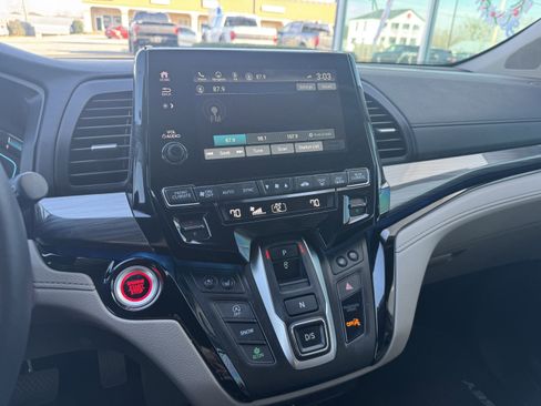Used 2023 Honda Odyssey Elite image 11