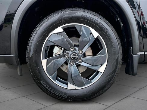 Used 2025 Nissan Rogue SV image 11