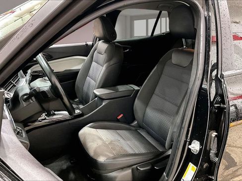 Used 2025 Chevrolet Trax LT w/ Driver Confidence Package FWD image 23