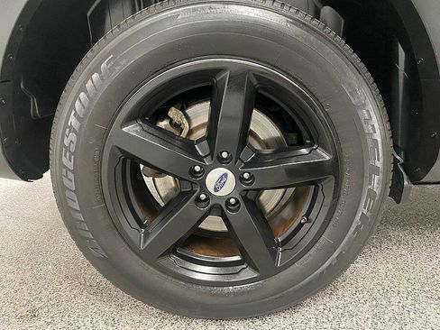 Used 2019 Ford Explorer XLT image 23