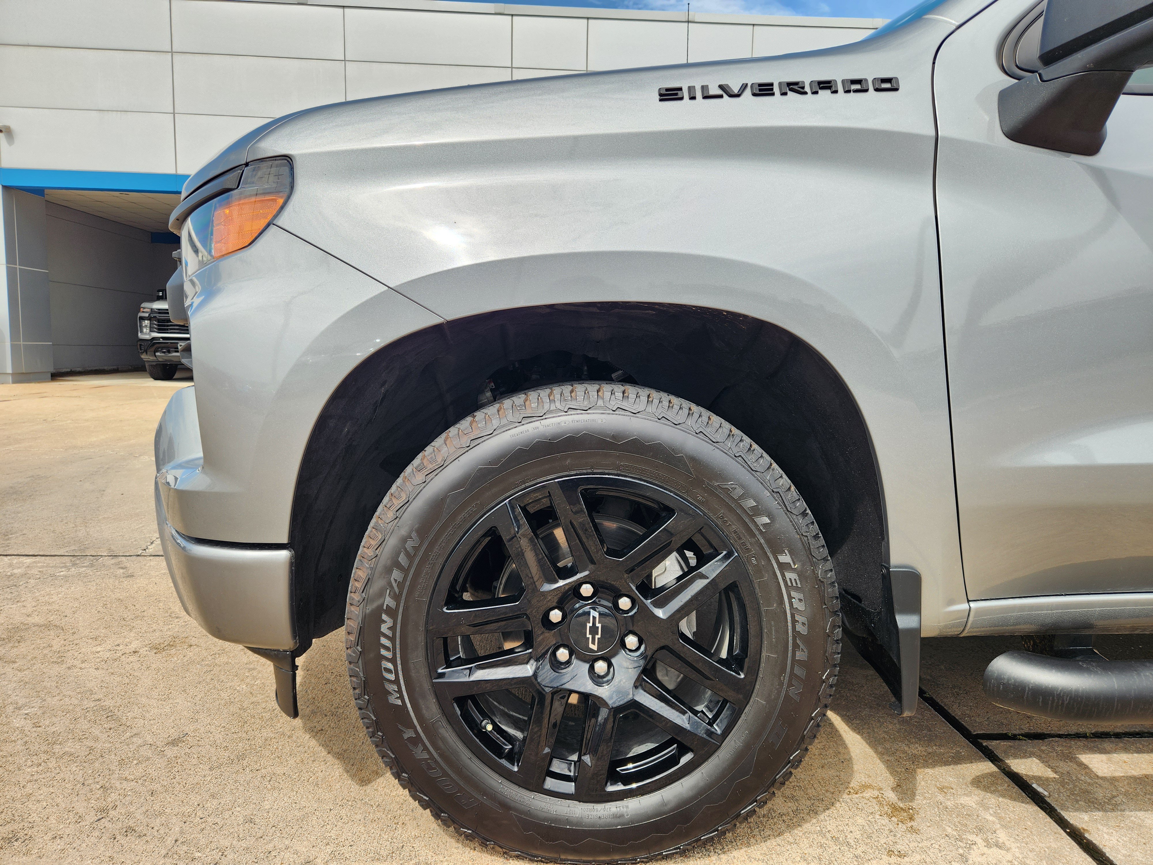 Used 2024 Chevrolet Silverado 1500 Custom w/ Turbomax Blackout Package RWD image 9