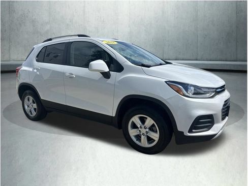 Used 2021 Chevrolet Trax LT w/ LT Convenience Package AWD/4WD image 9