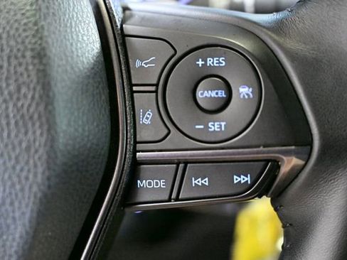 Used 2024 Toyota Camry SE image 32