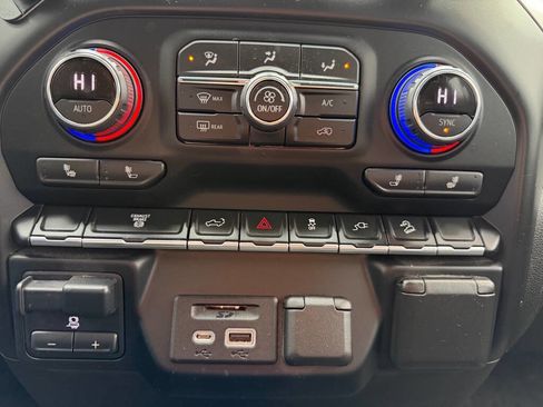 Used 2022 Chevrolet Silverado 2500 LTZ AWD/4WD image 17