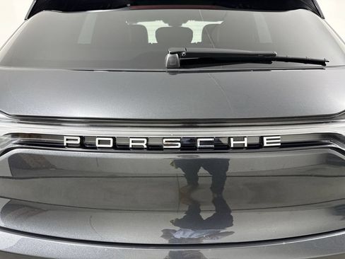 Certified 2026 Porsche Macan AWD/4WD image 18