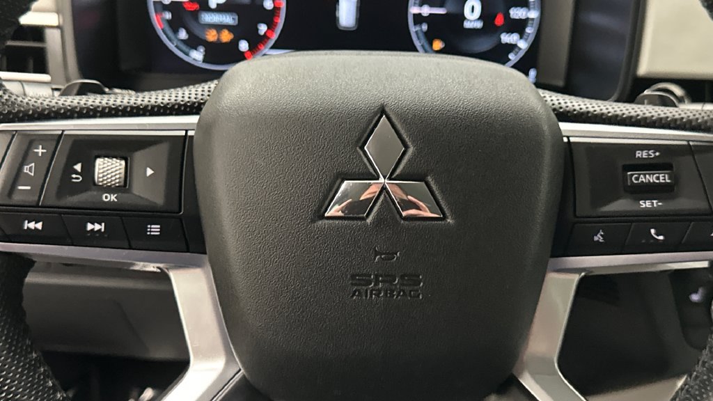 Used 2023 Mitsubishi Outlander SEL AWD/4WD image 16