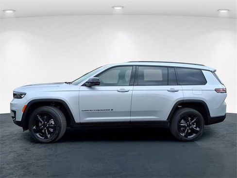 New 2025 Jeep Grand Cherokee L Altitude image 5