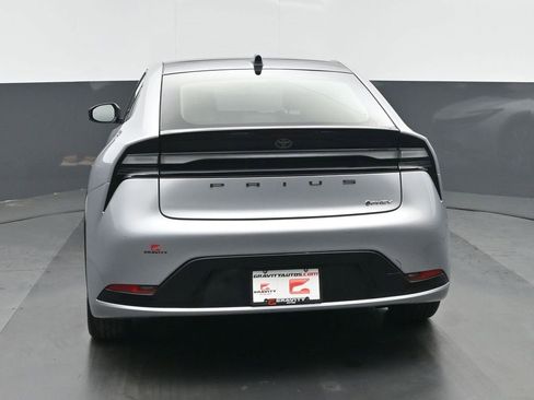 Used 2025 Toyota Prius Plug-In Hybrid image 8