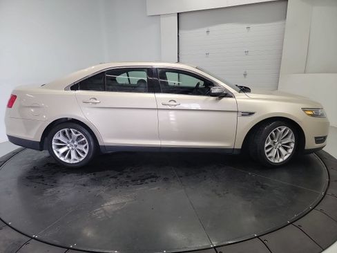 Used 2017 Ford Taurus Limited FWD image 11