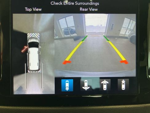 Used 2018 Chrysler Pacifica Touring-L w/ Advanced Safetytec Group image 20