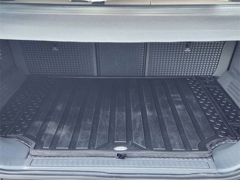 Used 2024 Land Rover Defender 110 S image 31