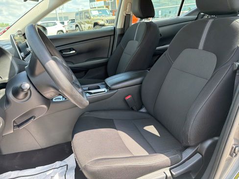 Used 2024 Nissan Sentra SV FWD image 10