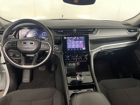 Used 2023 Jeep Grand Cherokee Laredo w/ Luxury Tech Group I AWD/4WD image 25