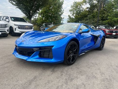 Used 2025 Chevrolet Corvette Z06 RWD image 3
