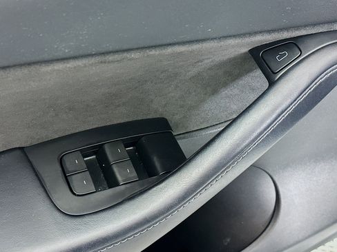 Used 2022 Tesla Model Y Performance image 15