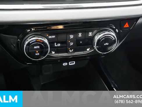 Used 2025 Chevrolet Trax LT w/ LT Convenience Package FWD image 45