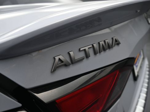 Used 2023 Nissan Altima 2.5 SR w/ SR Premium Package FWD image 36