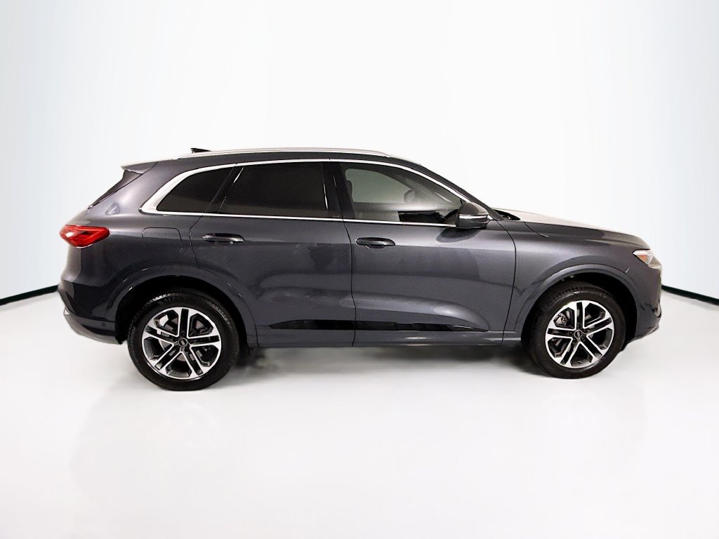 Certified 2025 Audi Q5 Premium w/ Premium Plus AWD/4WD image 4
