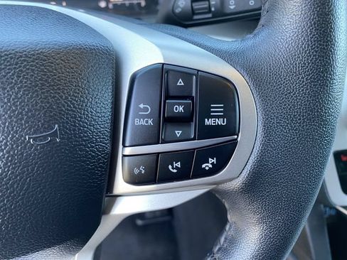 Used 2023 Ford Explorer XLT AWD/4WD image 32