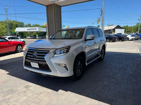 Used 2017 Lexus GX 460 Luxury AWD/4WD image 3