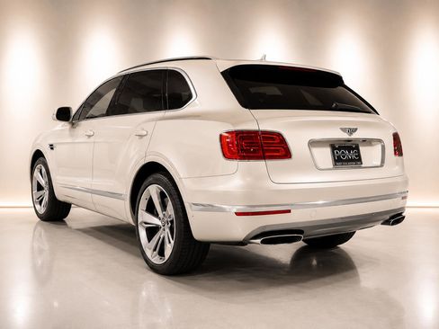 Used 2018 Bentley Bentayga AWD/4WD image 16
