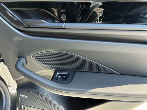 New 2026 Porsche Macan 4 Electric AWD/4WD image 18