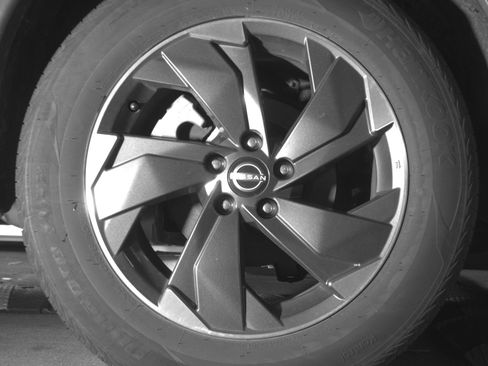 Used 2025 Nissan Rogue SV image 15