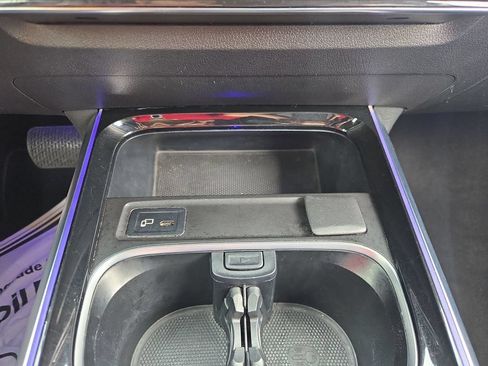 Used 2023 Mercedes-Benz GLB 250 4MATIC w/ Premium Package image 32