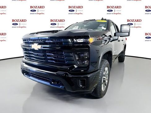 Used 2025 Chevrolet Silverado 2500 Custom w/ Custom Value Package AWD/4WD image 4
