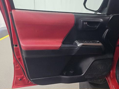 Used 2016 Toyota Tacoma SR5 w/ Towing Package AWD/4WD image 6