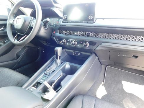 Used 2025 Honda Accord SE image 19