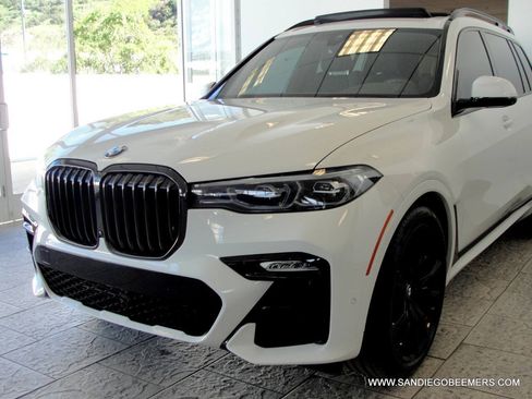 Used 2022 BMW X7 xDrive40i w/ M Sport Package AWD/4WD image 17