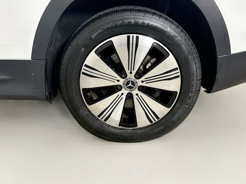 Used 2024 Mercedes-Benz EQB 250+ image 11