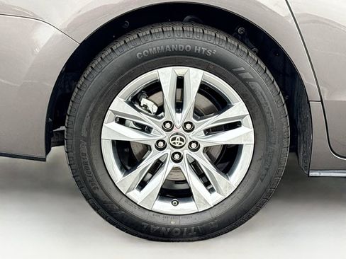 Certified 2024 Toyota Sienna Limited AWD/4WD image 32