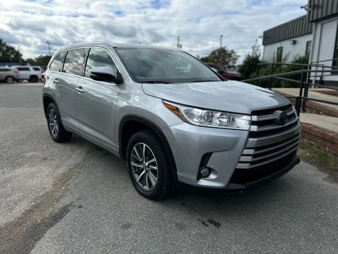 Used 2018 Toyota Highlander XLE image 5