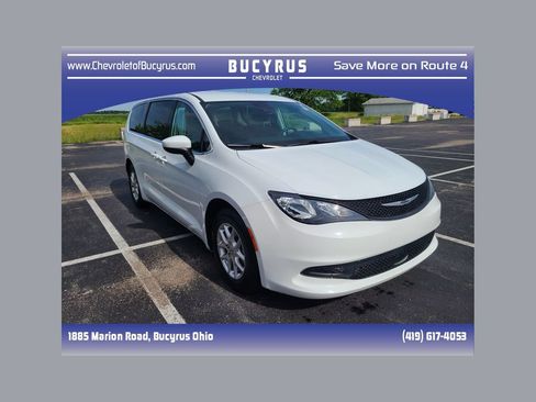 Used 2023 Chrysler Voyager LX FWD image 1