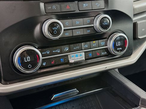 Used 2024 Ford Expedition XLT image 24