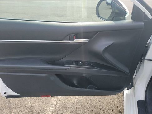 Used 2020 Toyota Camry LE FWD image 8