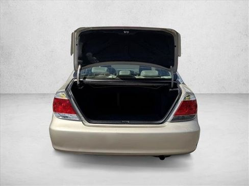 Used 2005 Toyota Camry LE FWD image 6