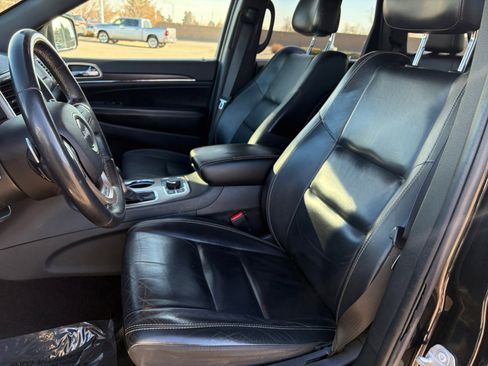 Used 2017 Jeep Grand Cherokee Limited image 14