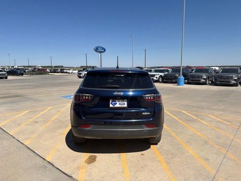 Used 2020 Jeep Compass Latitude FWD image 6