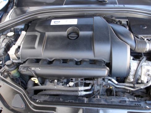 Used 2015 Volvo XC60 T6 w/ Proximity Package AWD/4WD image 28