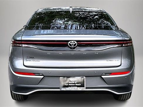 Used 2024 Toyota Crown image 6