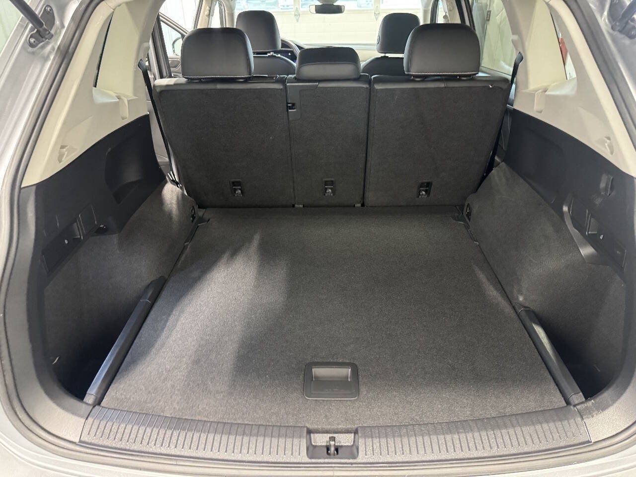 Used 2023 Volkswagen Tiguan SE AWD/4WD image 15